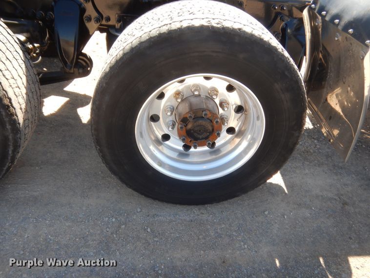 image for item ET9188 2017 Freightliner Cascadia 125  semi truck