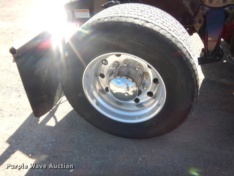 image for item ET9188 2017 Freightliner Cascadia 125  semi truck