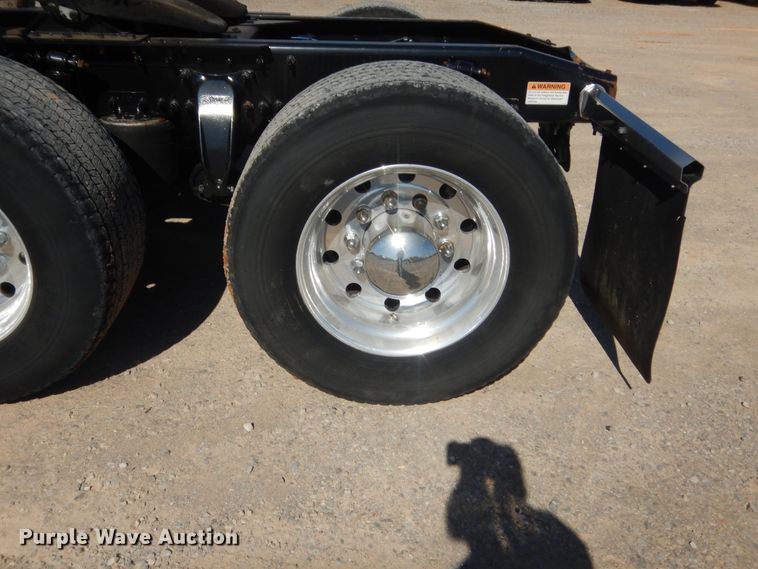 image for item ET9188 2017 Freightliner Cascadia 125  semi truck