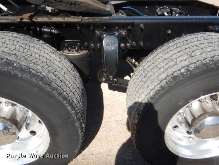 image for item ET9188 2017 Freightliner Cascadia 125  semi truck