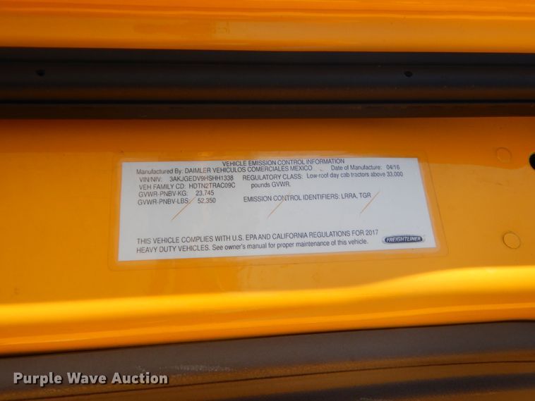 image for item ET9188 2017 Freightliner Cascadia 125  semi truck