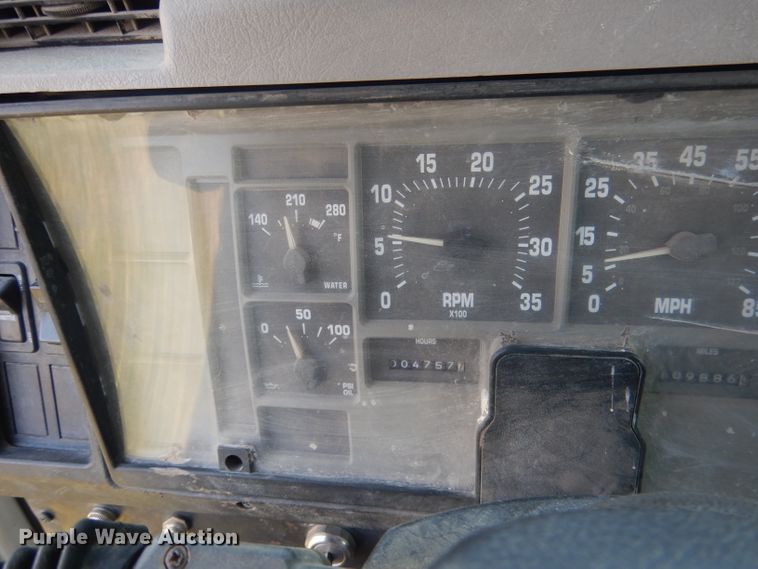 image for item FI9055 2001 International 4700  flatbed truck