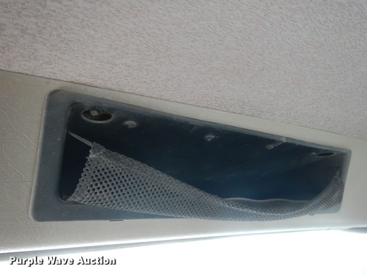 image for item FI9055 2001 International 4700  flatbed truck