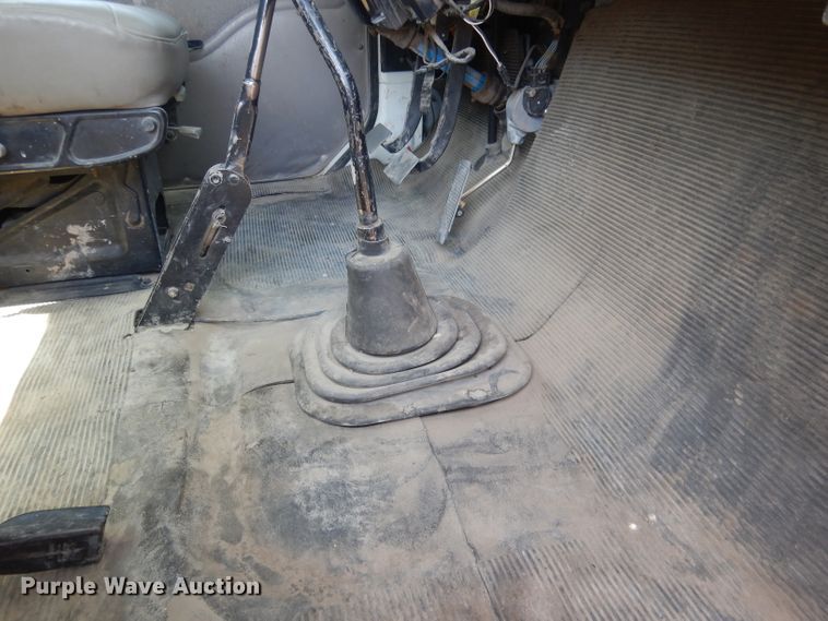 image for item FI9055 2001 International 4700  flatbed truck