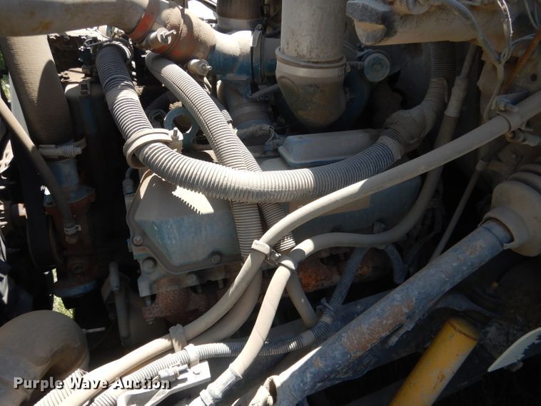 image for item FI9055 2001 International 4700  flatbed truck