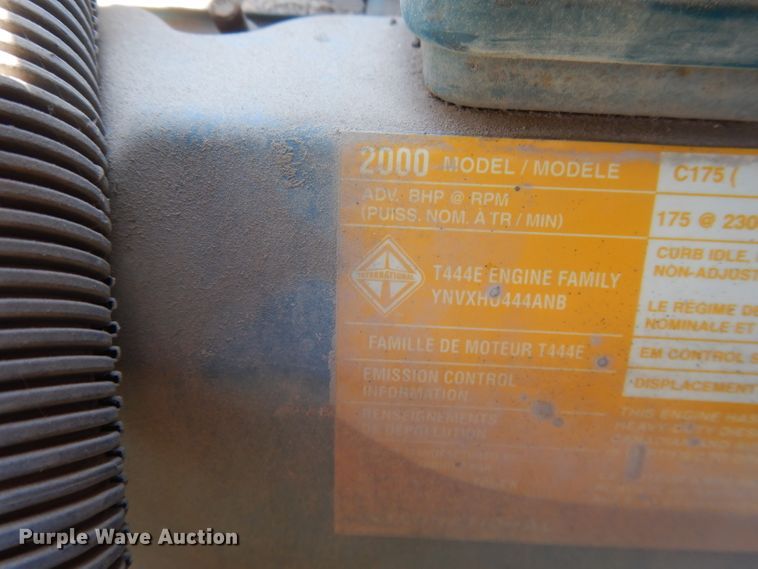 image for item FI9055 2001 International 4700  flatbed truck