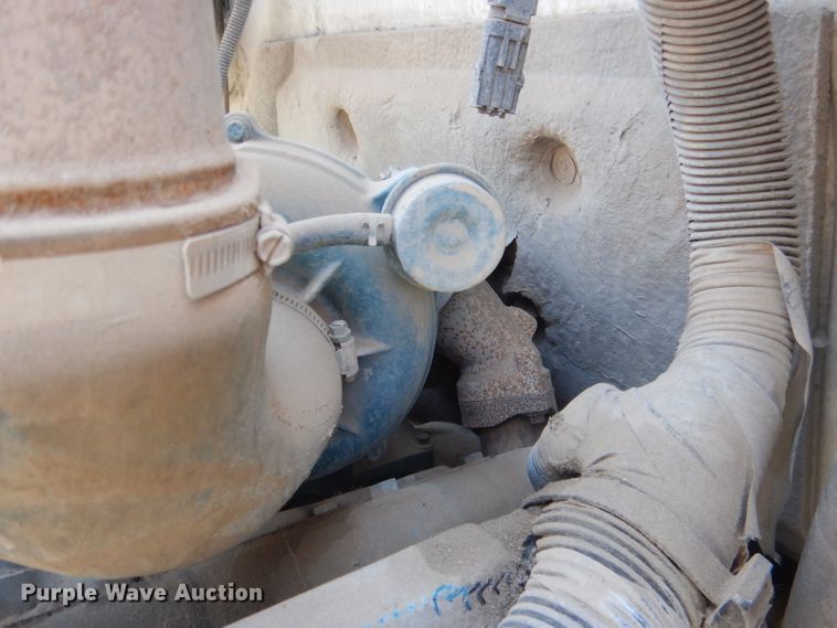 image for item FI9055 2001 International 4700  flatbed truck