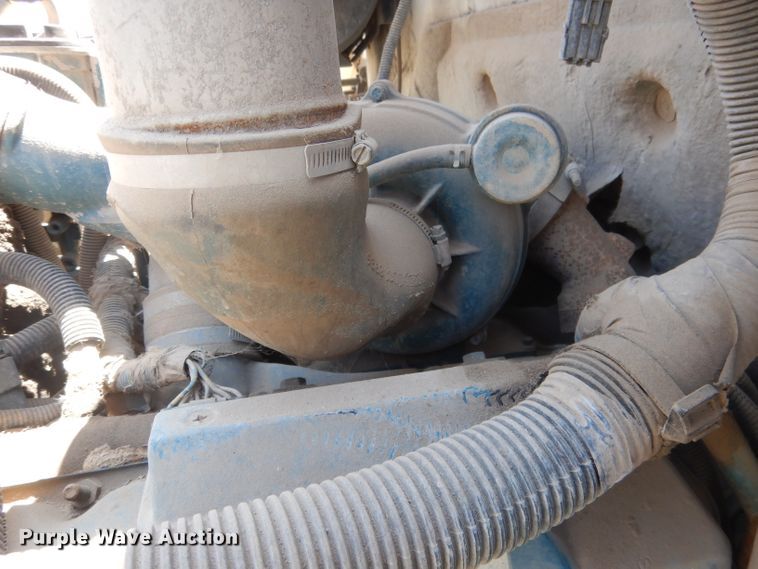 image for item FI9055 2001 International 4700  flatbed truck