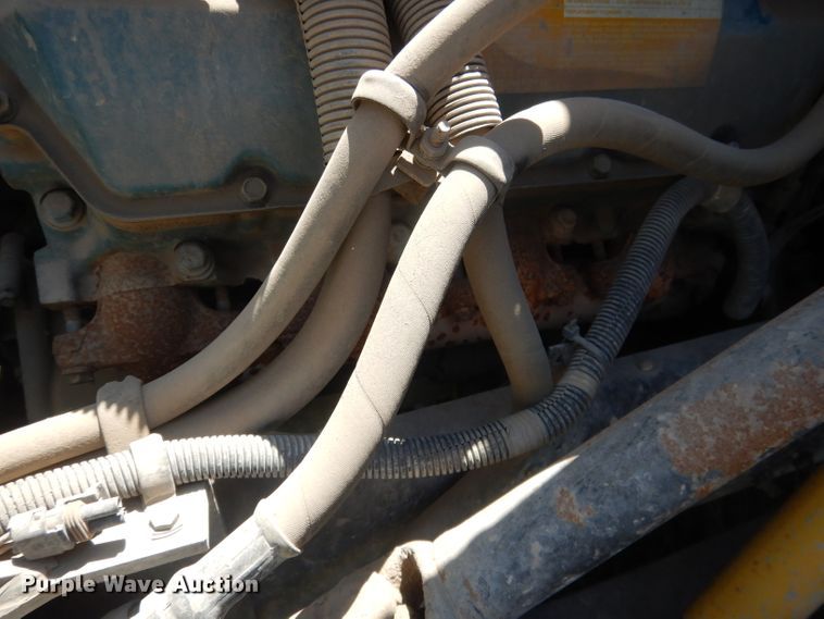 image for item FI9055 2001 International 4700  flatbed truck