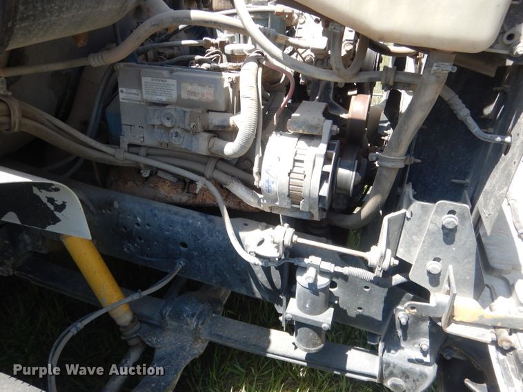 image for item FI9055 2001 International 4700  flatbed truck