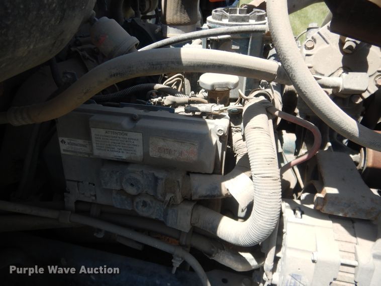 image for item FI9055 2001 International 4700  flatbed truck