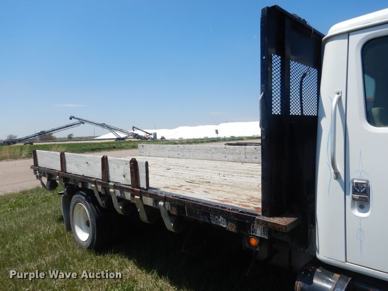 image for item FI9055 2001 International 4700  flatbed truck