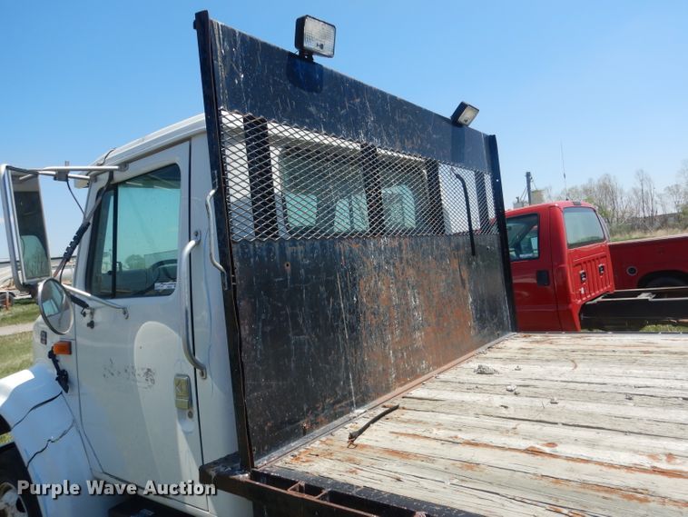 image for item FI9055 2001 International 4700  flatbed truck