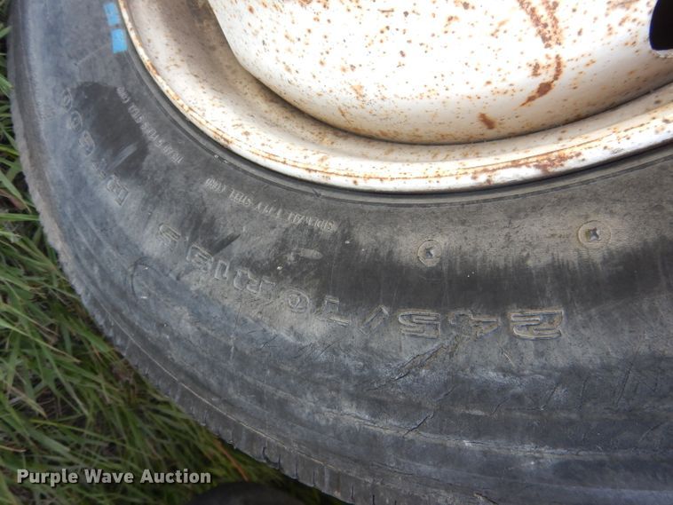 image for item FI9055 2001 International 4700  flatbed truck