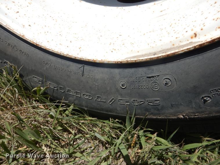 image for item FI9055 2001 International 4700  flatbed truck