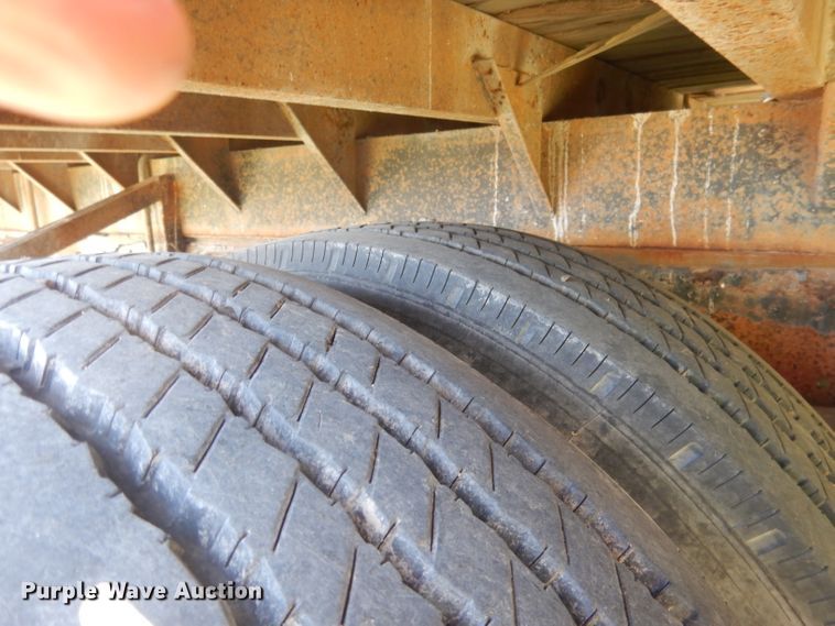 image for item FI9055 2001 International 4700  flatbed truck