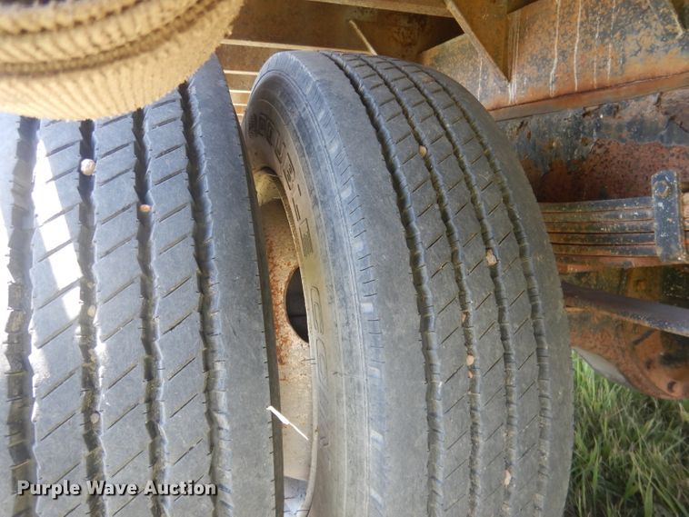 image for item FI9055 2001 International 4700  flatbed truck