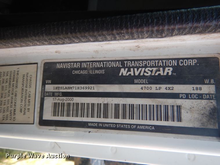 image for item FI9055 2001 International 4700  flatbed truck