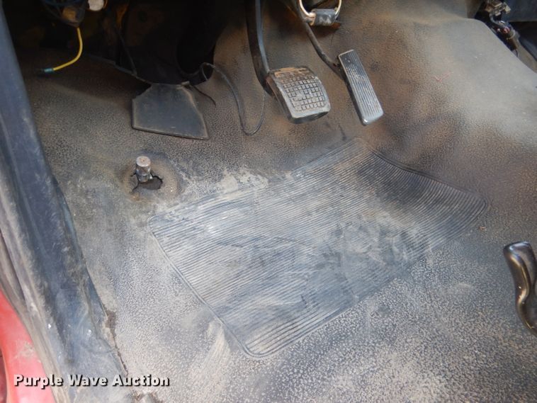 image for item FI9056 1991 Ford F700  truck cab and chassis