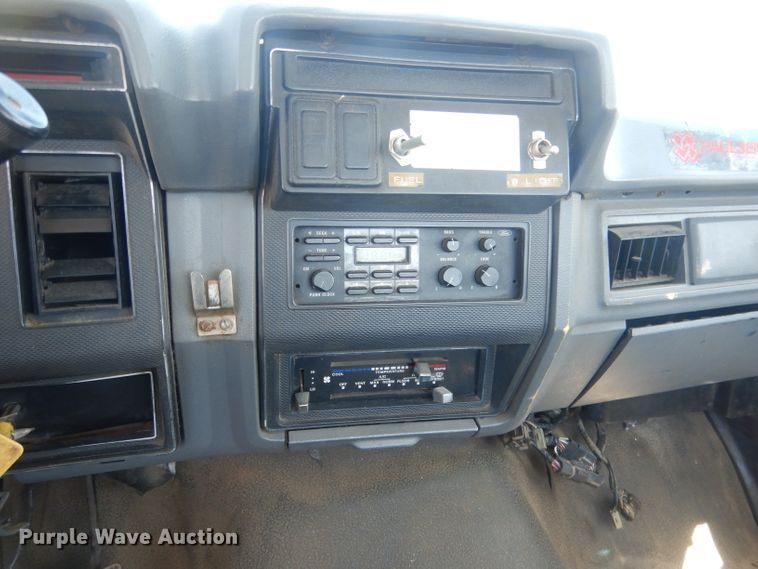 image for item FI9056 1991 Ford F700  truck cab and chassis