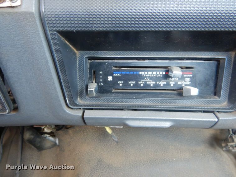 image for item FI9056 1991 Ford F700  truck cab and chassis