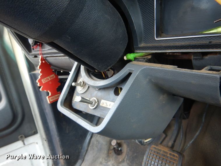 image for item FI9056 1991 Ford F700  truck cab and chassis