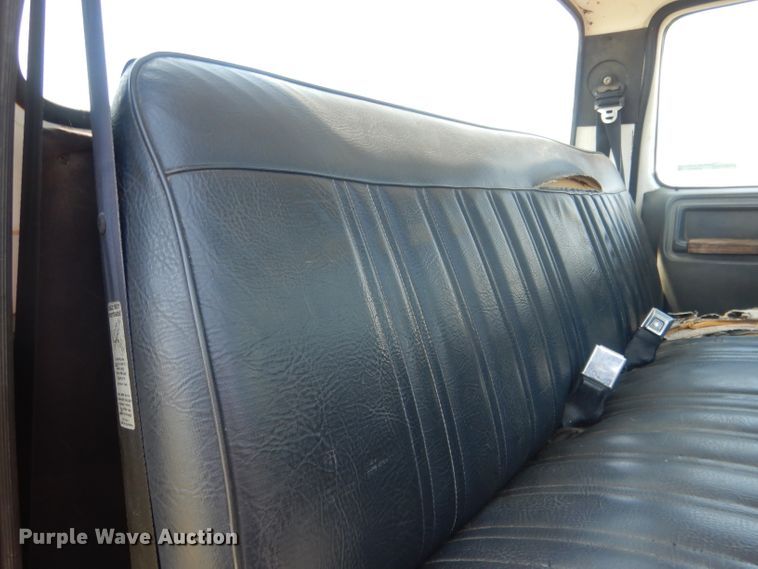 image for item FI9056 1991 Ford F700  truck cab and chassis