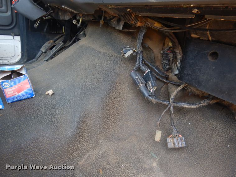 image for item FI9056 1991 Ford F700  truck cab and chassis