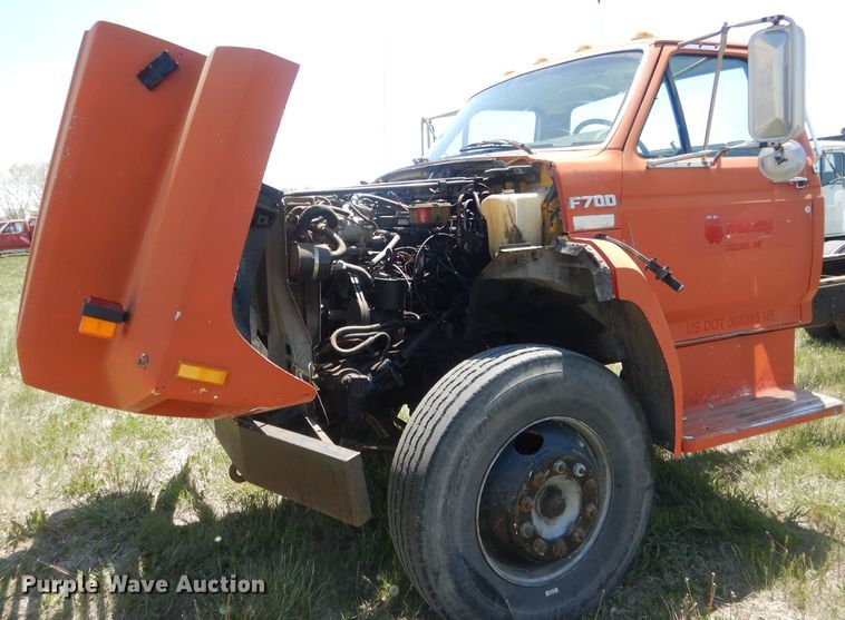 image for item FI9056 1991 Ford F700  truck cab and chassis