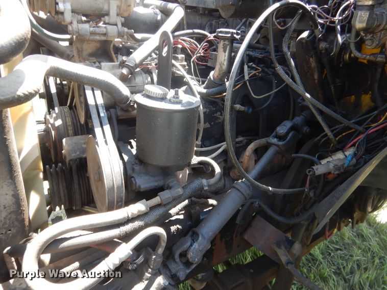 image for item FI9056 1991 Ford F700  truck cab and chassis