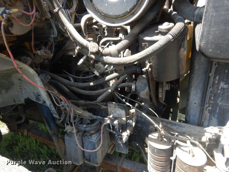 image for item FI9056 1991 Ford F700  truck cab and chassis