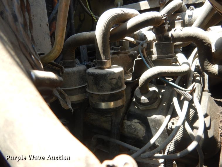 image for item FI9056 1991 Ford F700  truck cab and chassis