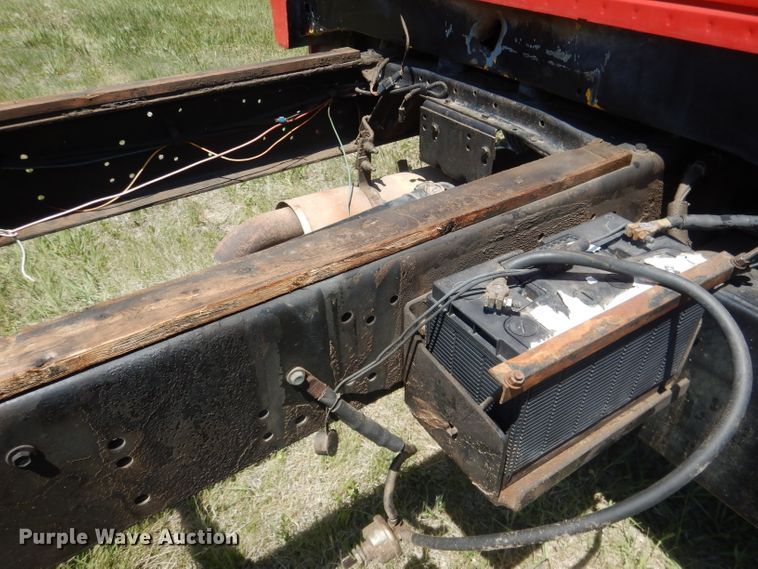 image for item FI9056 1991 Ford F700  truck cab and chassis