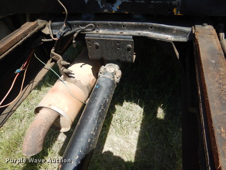 image for item FI9056 1991 Ford F700  truck cab and chassis