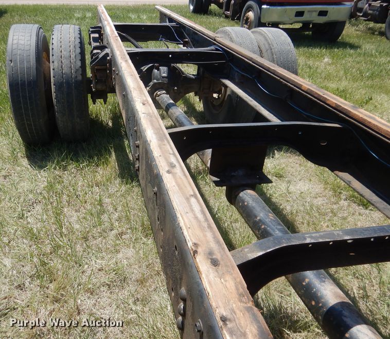 image for item FI9056 1991 Ford F700  truck cab and chassis