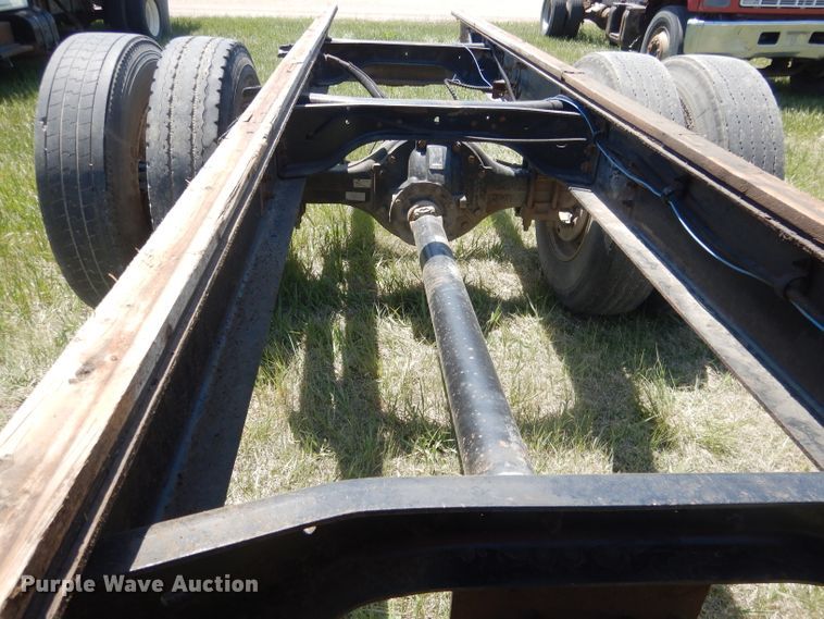 image for item FI9056 1991 Ford F700  truck cab and chassis