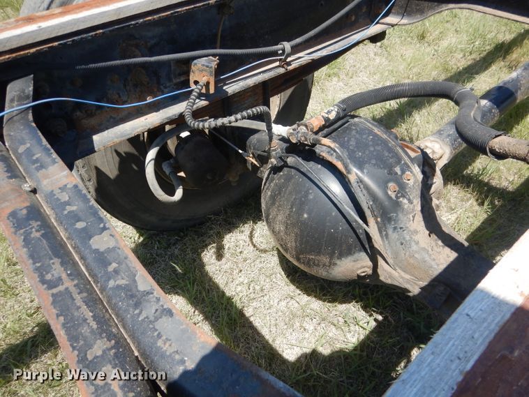 image for item FI9056 1991 Ford F700  truck cab and chassis