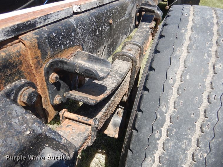 image for item FI9056 1991 Ford F700  truck cab and chassis