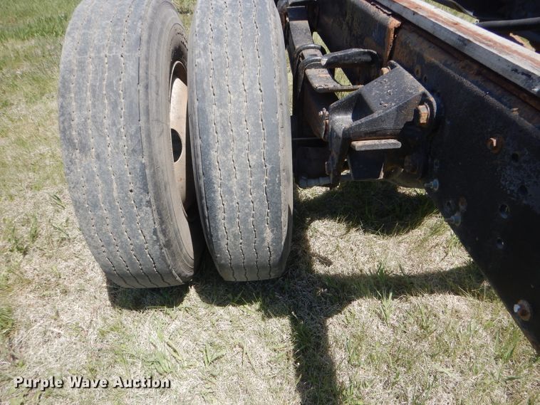 image for item FI9056 1991 Ford F700  truck cab and chassis