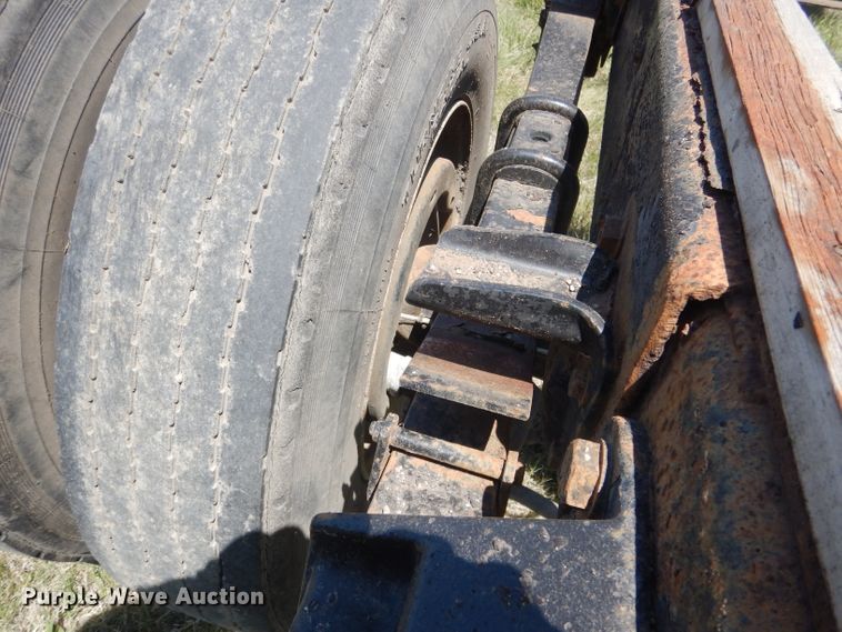 image for item FI9056 1991 Ford F700  truck cab and chassis