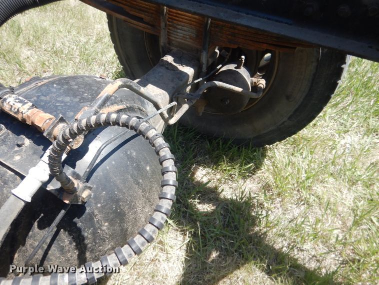 image for item FI9056 1991 Ford F700  truck cab and chassis