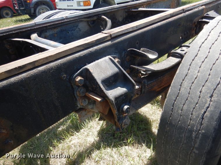 image for item FI9056 1991 Ford F700  truck cab and chassis