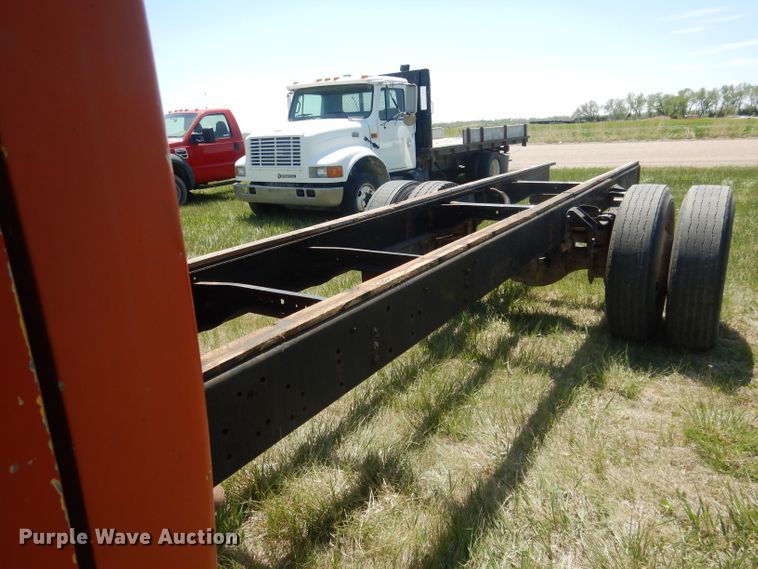 image for item FI9056 1991 Ford F700  truck cab and chassis