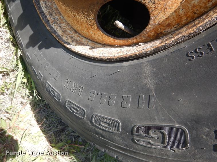 image for item FI9056 1991 Ford F700  truck cab and chassis