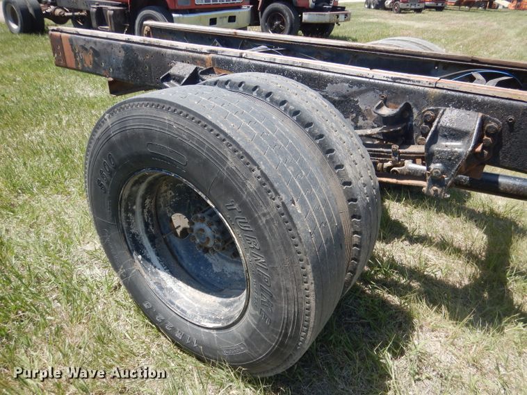 image for item FI9056 1991 Ford F700  truck cab and chassis