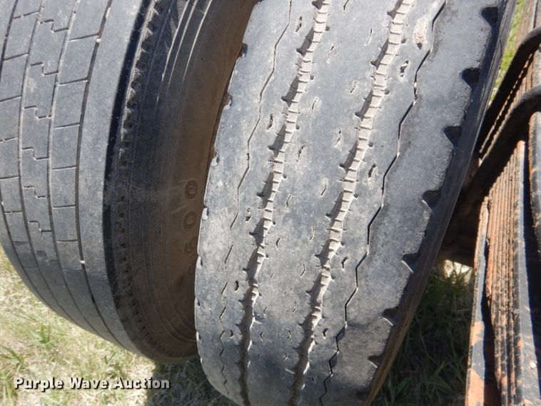 image for item FI9056 1991 Ford F700  truck cab and chassis