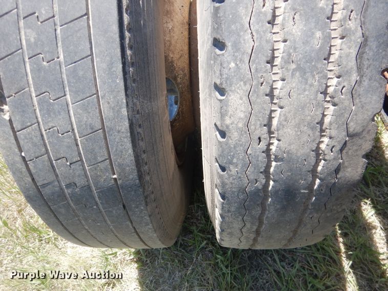 image for item FI9056 1991 Ford F700  truck cab and chassis