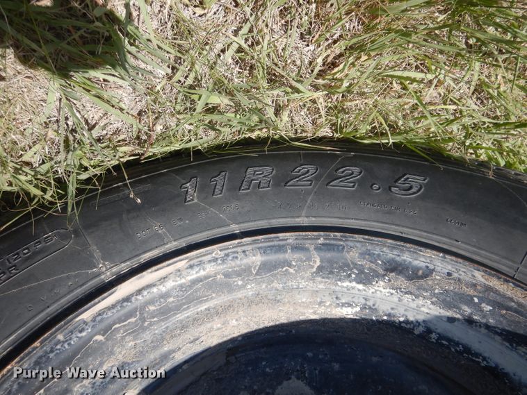 image for item FI9056 1991 Ford F700  truck cab and chassis