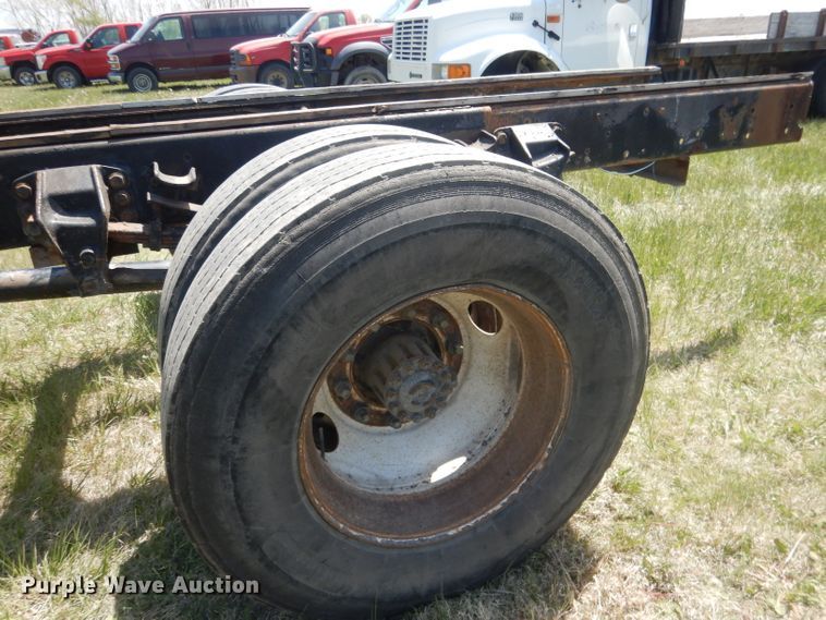 image for item FI9056 1991 Ford F700  truck cab and chassis