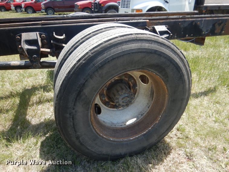 image for item FI9056 1991 Ford F700  truck cab and chassis